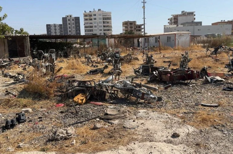 Terk edilen yediemin parkındaki araçlar yağmalandı