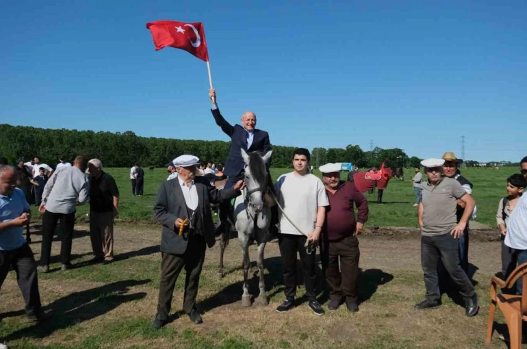 Terme’de 26. Geleneksel Rahvan At Yarışları nefes kesti