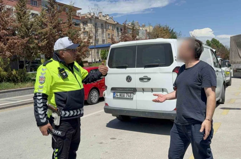 Ters yönden gelen eksik evraklı sürücüden polise ilginç tepki
