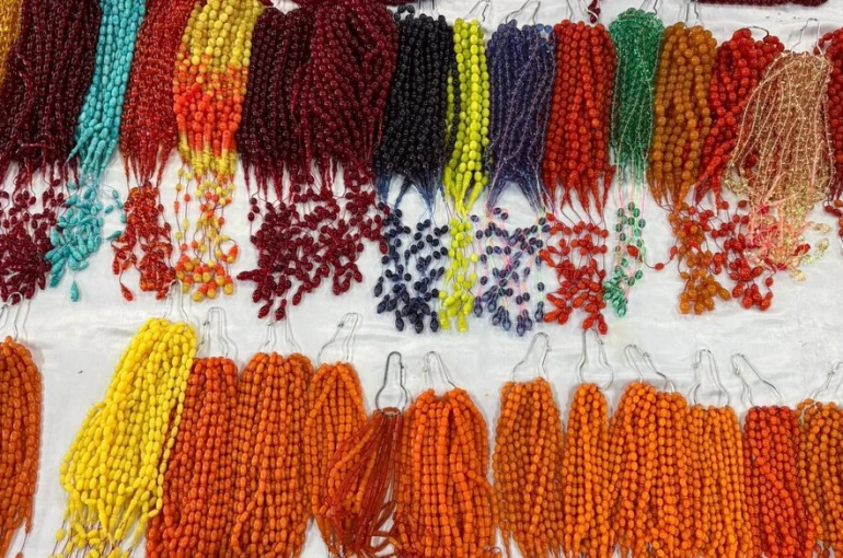 Tespih mezatı her ay binlerce koleksiyoner ve meraklıyı bir araya getiriyor