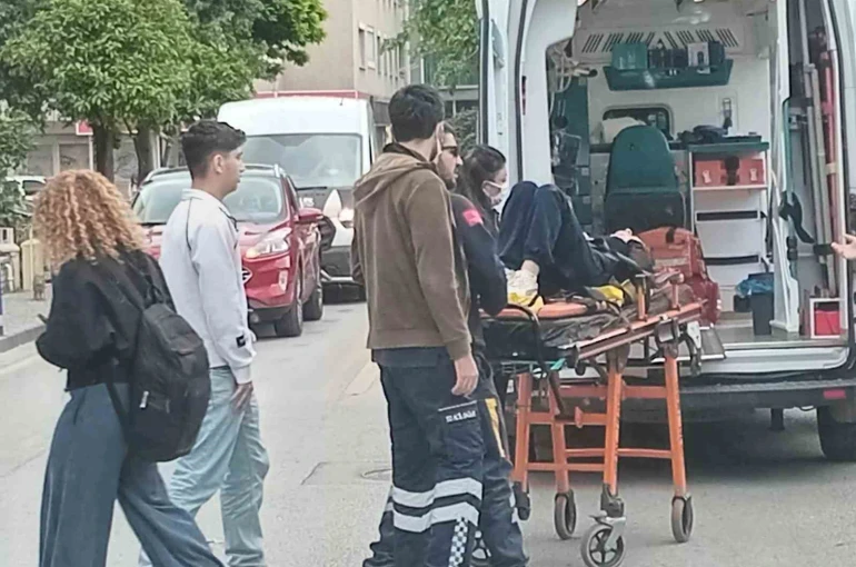 Ticari araç ile motosiklet çarpıştı: 1 yaralı