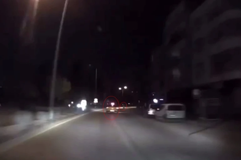 Ticari taksinin çarptığı genç kız hayatını kaybetti: Feci kaza kamerada