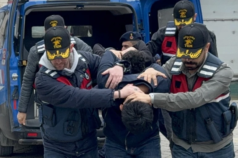 Tik Tok canlı yayınında terör propagandası yapan inşaat işçilerine adli kontrol