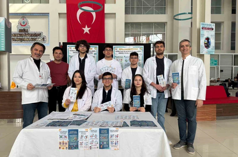 Tıp Fakültesi öğrencileri antibiyotik kullanımı hakkında bilgilendirdi
