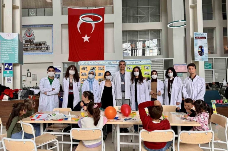 Tıp Fakültesi öğrencileri ’lösemili’ çocuklara dikkat çekti