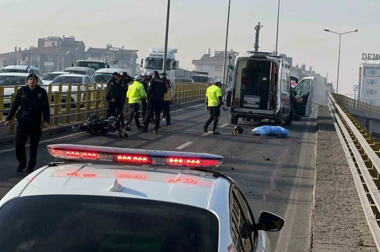 Tır ile motosiklet çarpıştı, üniversite öğrencisi motosikletli öldü 