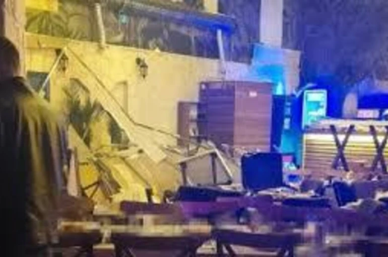 Tır traktöre bağlı tarım makinesine çarptı: 1 yaralı