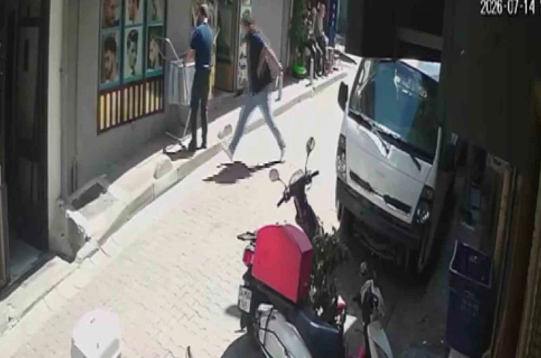 Tıraşını beğenmedi günler sonra berberini bıçakladı, o anlar kamerada