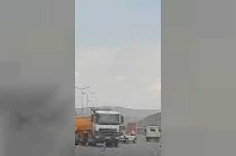 Tırdan tedirgin olan sürücü kontrolü kaybedip, şarampole yuvarlandı: 1 yaralı