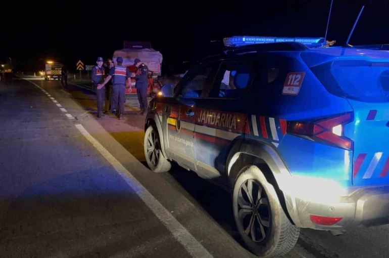 Tırın dorsesine otomobili ile çarpan 21 yaşındaki sürücü yaşam savaşını kaybetti
