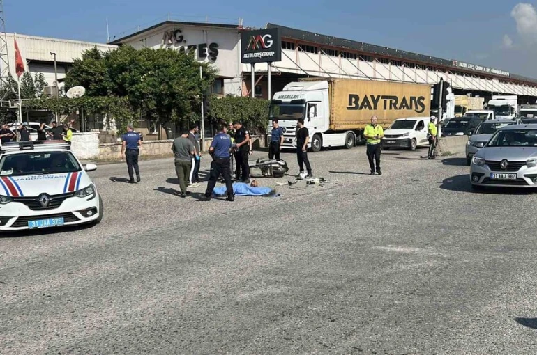Tırla çarpışan motosikletin kadın sürücüsü kazada öldü