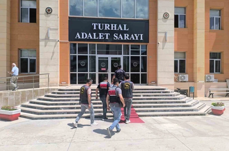 Tokat’ta 24 yıl 9 ay hapis cezası bulunan firari jandarma operasyonuyla yakalandı