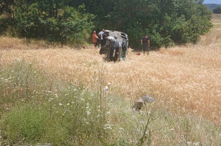 Tokat’ta kontrolden çıkan hafif ticari araç takla attı: 5 yaralı