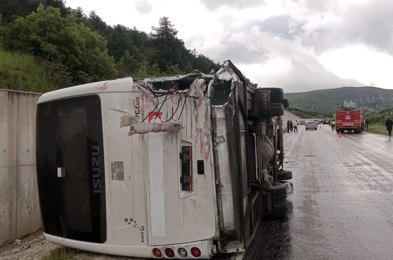 Tokat’ta minibüs devrildi: 4 yaralı
