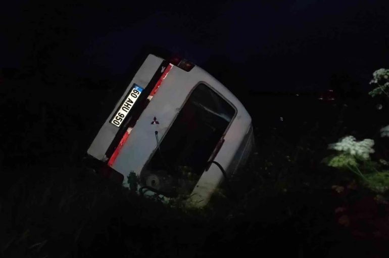Tokat’ta minibüs takla attı: 1 yaralı