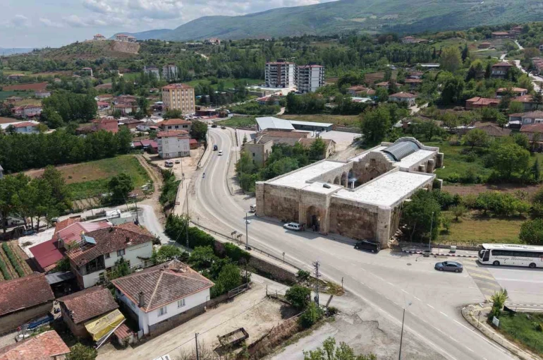 Tokat’taki 8 asırlık kervansaray, günümüzde restoran olarak hizmet veriyor 