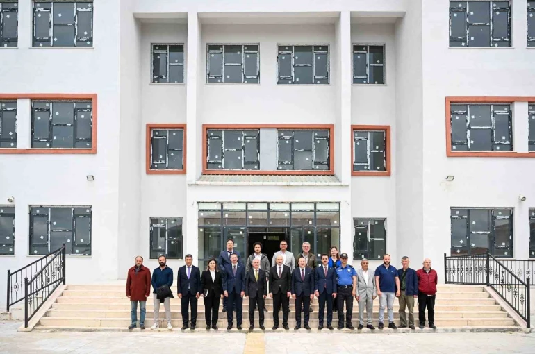 TOKİ Pınarhisar Ortaokulu inşaatı tamamlanma aşamasında