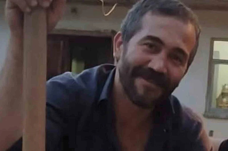 Tomruk altında kalan işçi ağır yaralandı 
