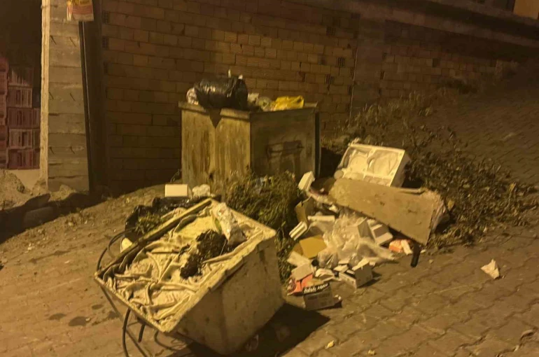 Toplanmayan çöpler tepkilere neden oldu