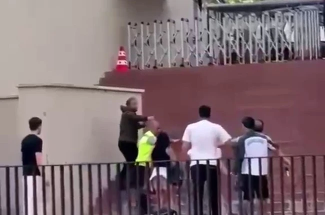 Torreira’ya saldırının ardından yaşanan kargaşa kamerada