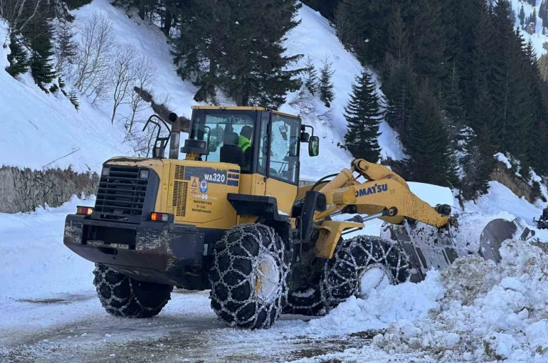 Trabzon’da 19 mahalle yolu kar nedeniyle ulaşıma kapandı