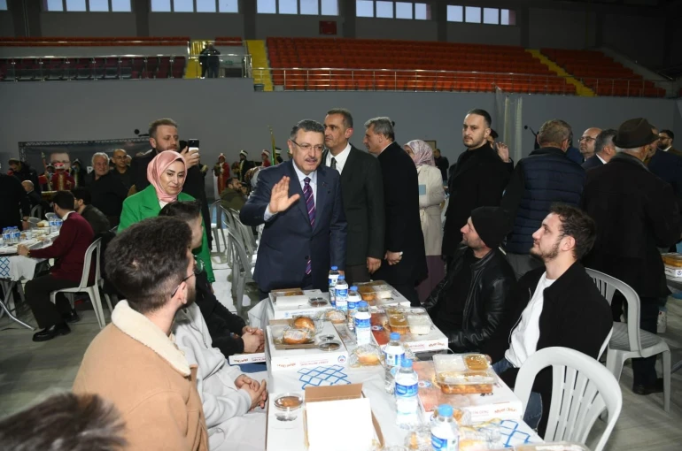 Trabzon’da Büyükşehir’in iftar sofralarında yüzbinler oruç açtı