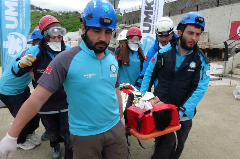 Trabzon’da gerçeği aratmayan deprem tatbikatı