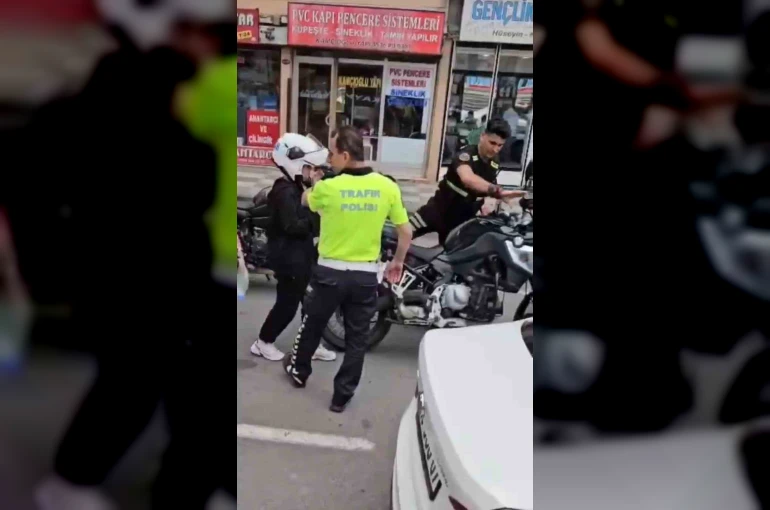 Trabzon’da YKS’ye yetişemeyen adayların yardımına polis ekipleri koştu