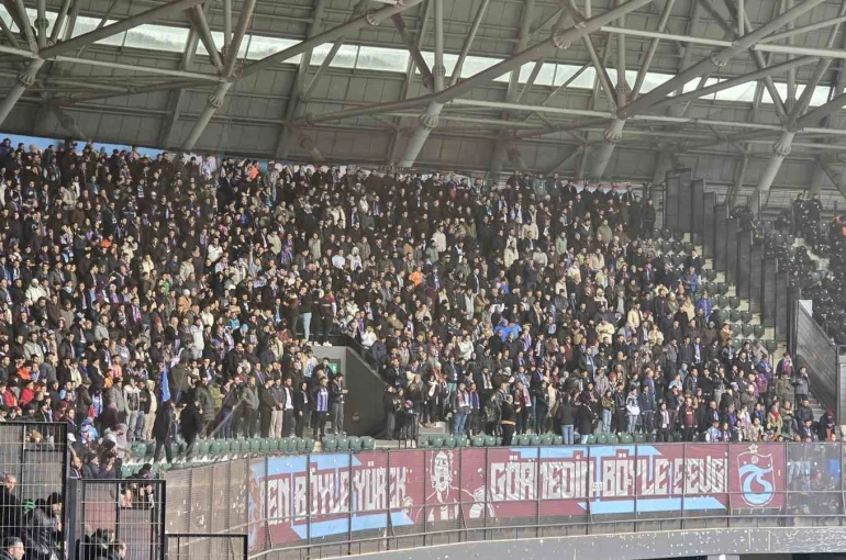 Trabzonspor taraftarı, Kocaeli’de takımını yalnız bırakmadı