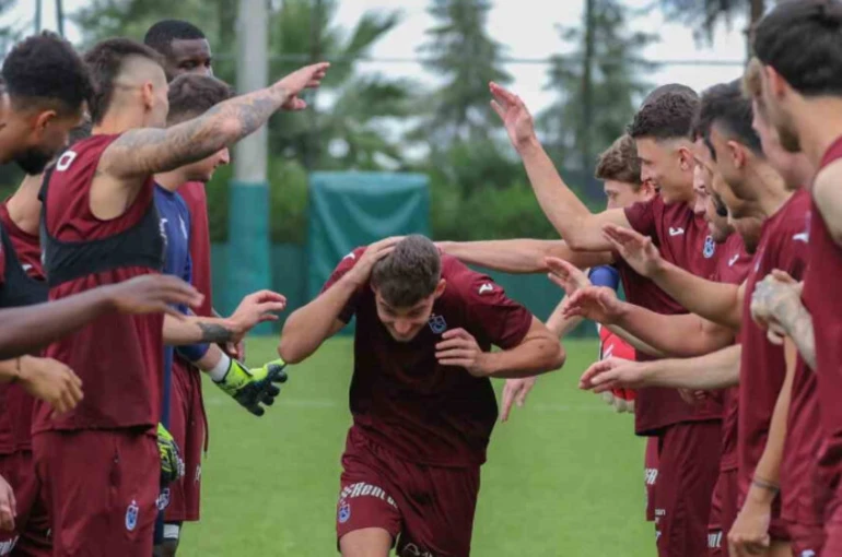 Trabzonspor’un yeni transferi Ernest Muçi ilk antrenmanına çıktı