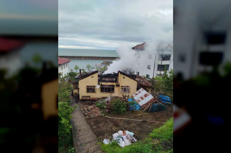Trabzon’un Araklı ilçesinde yangında 2,5 ton fındık kül oldu