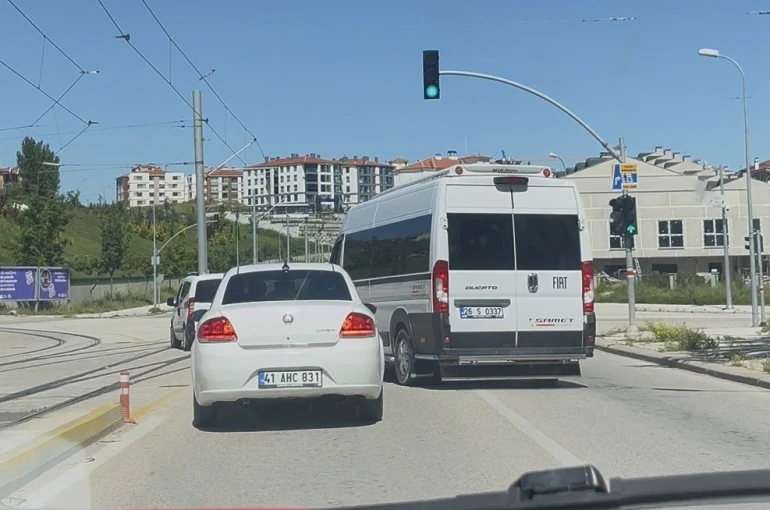 Trafiği tehlikeye düşüren servise 10 bin TL ceza