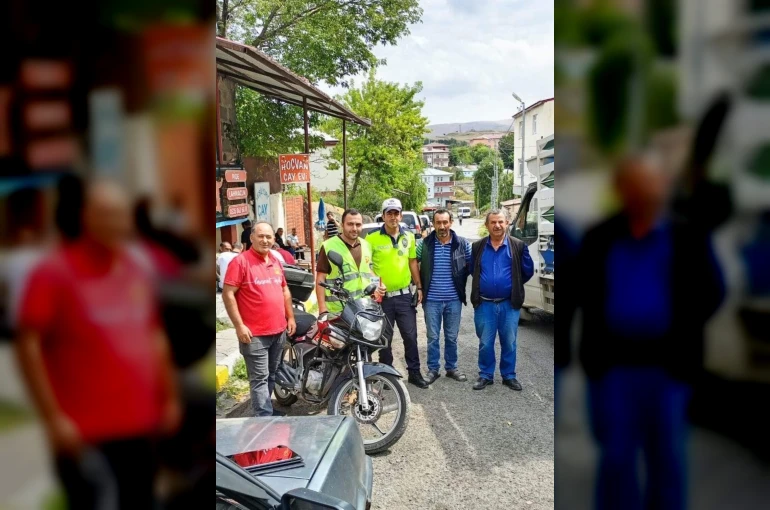 Trafik ekiplerinden motosiklet sürücülerine bilgilendirme