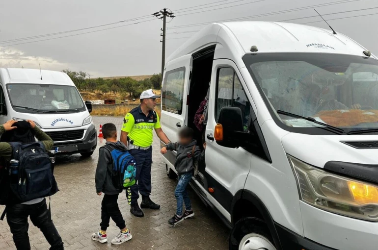 Trafik jandarması okul servisi denetimine başladı