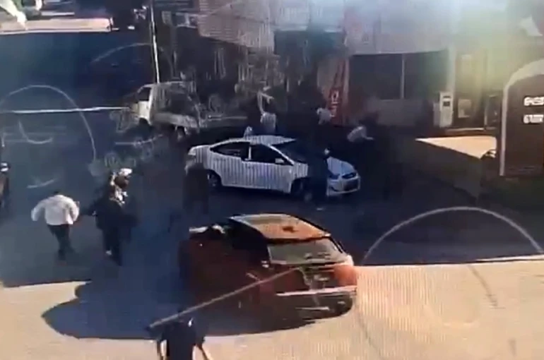 Trafikte "Önüne bak" dedi, ortalık savaş alanına döndü: 6 kişi tutuklandı