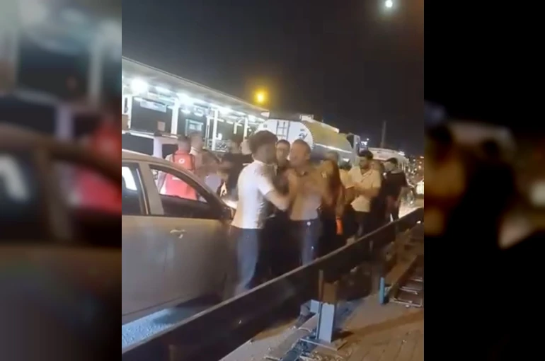 Trafikte yol verme kavgası: 2 kişi gözaltına alındı