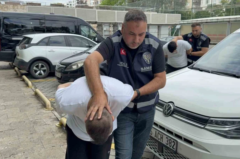 Trafikte yol verme tartışmasında dehşet saçan 2 şüpheli tutuklandı