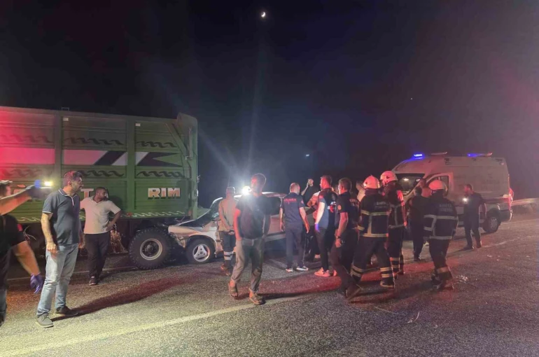 Traktör ile otomobil çarpıştı: 1 ölü, 1 ağır yaralı