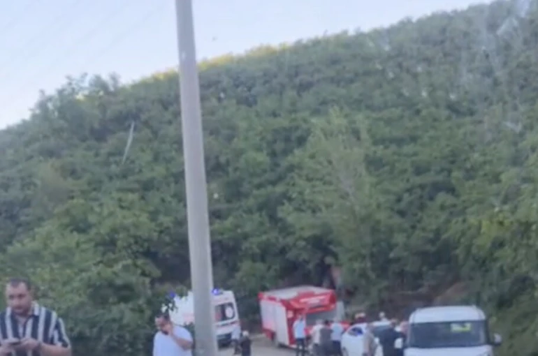Traktöre bağlı ilaçlama motorunun altında kalan kadın hayatını kaybetti