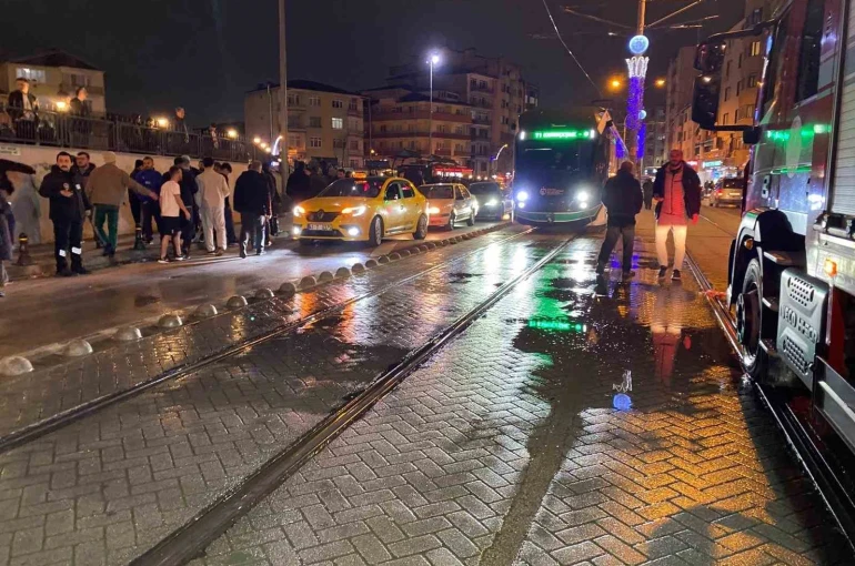Tramvayın altında kalan yaşlı kadın 2 günlük yaşam mücadelesini kaybetti