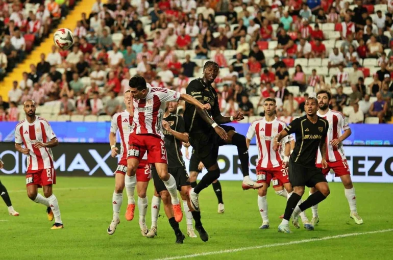 Trendyol Süper Lig: Antalyaspor: 0 - Kayserispor: 0 (İlk yarı)