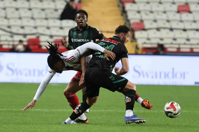 Trendyol Süper Lig: Antalyaspor: 0 - Konyaspor: 0 (İlk yarı)