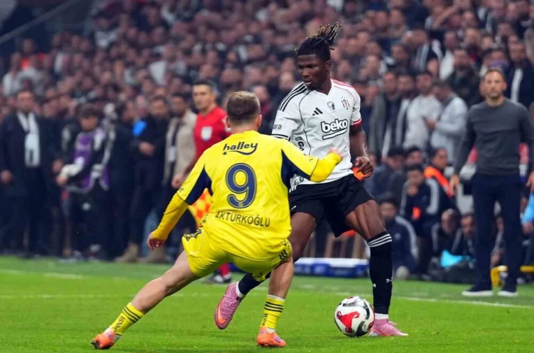 Trendyol Süper Lig: Beşiktaş: 2 - Fenerbahçe: 2 (İlk yarı)