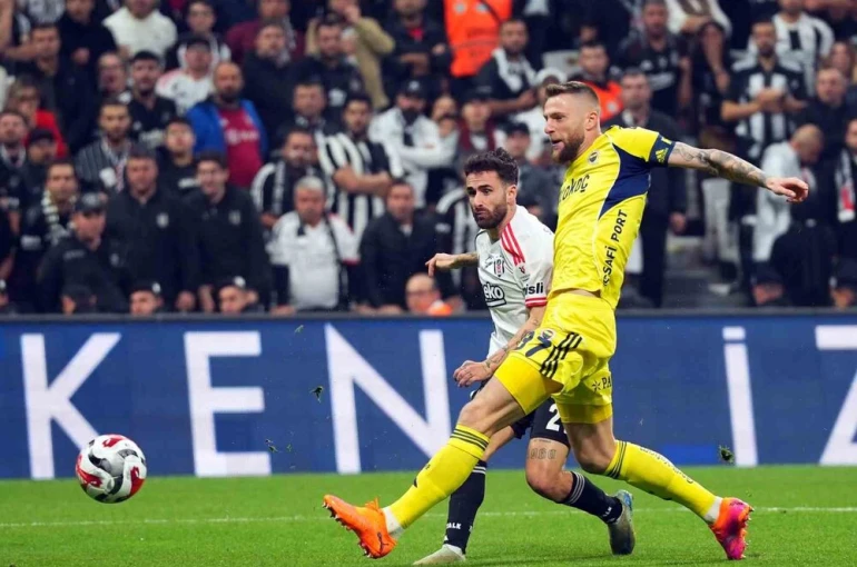 Trendyol Süper Lig: Beşiktaş: 2 - Fenerbahçe: 3 (Maç sonucu)