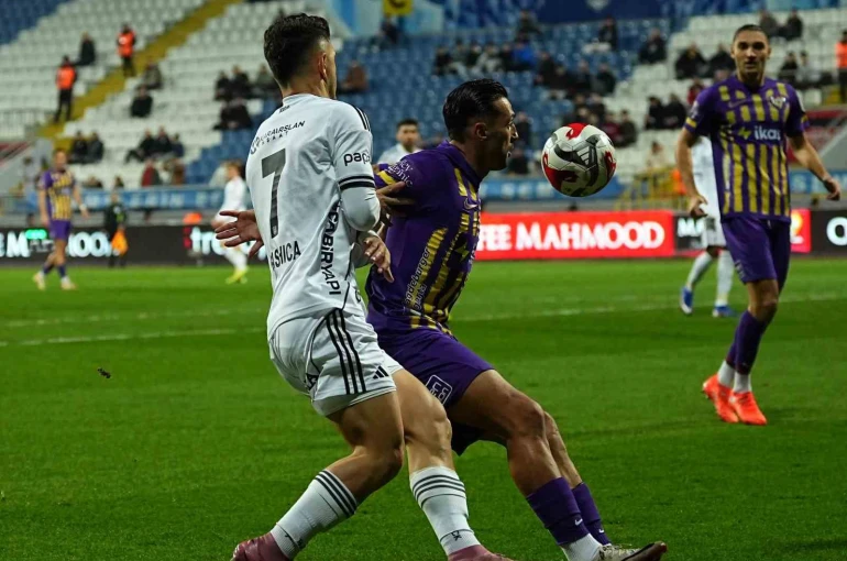 Trendyol Süper Lig: Eyüpspor: 0 - Beşiktaş: 1 (Maç devam ediyor)