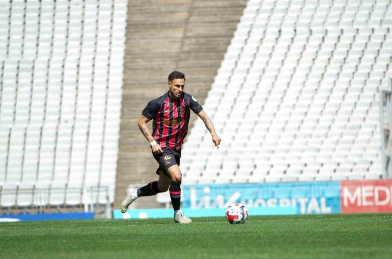 Trendyol Süper Lig: Fatih Karagümrük: 1 - Çaykur Rizespor: 0 (İlk yarı)