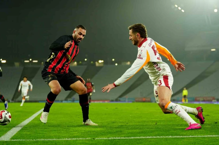Trendyol Süper Lig: Fatih Karagümrük: 1 - Galatasaray: 1 (İlk yarı)