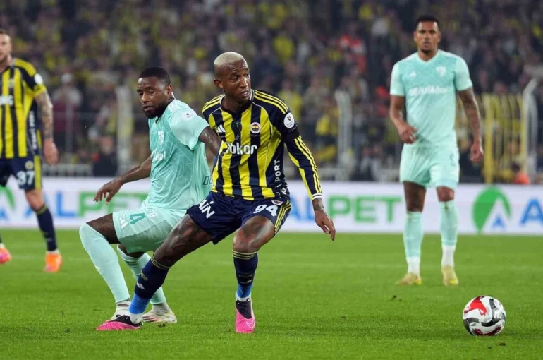Trendyol Süper Lig: Fenerbahçe: 2 - Kayserispor: 0 (İlk yarı)