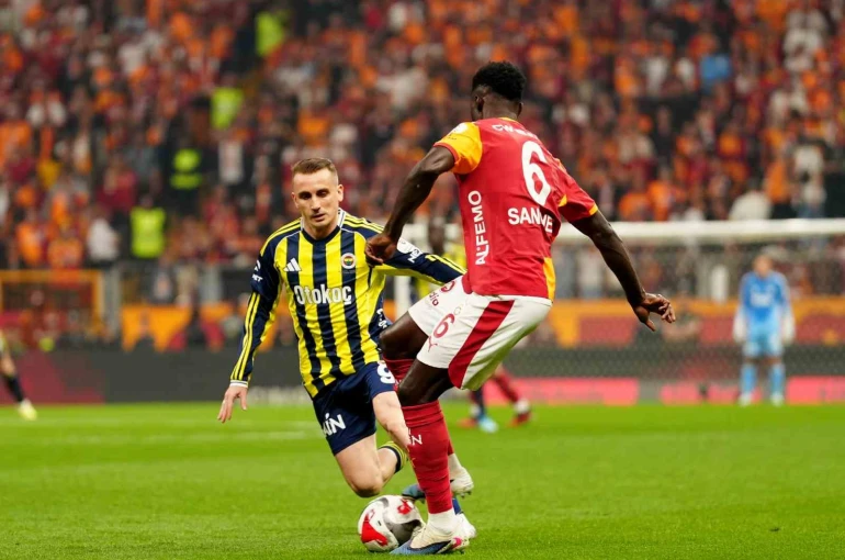 Trendyol Süper Lig: Galatasaray: 1 - Fenerbahçe: 0 (İlk yarı)