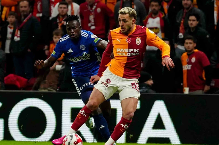 Trendyol Süper Lig: Galatasaray: 1 - Kasımpaşa: 0 (İlk yarı)
